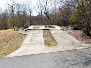 Licklog Rdg, Hayesville, NC 28904