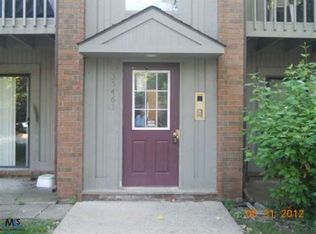 35461 Hickory Woods Dr, Clinton Township, MI 48035
