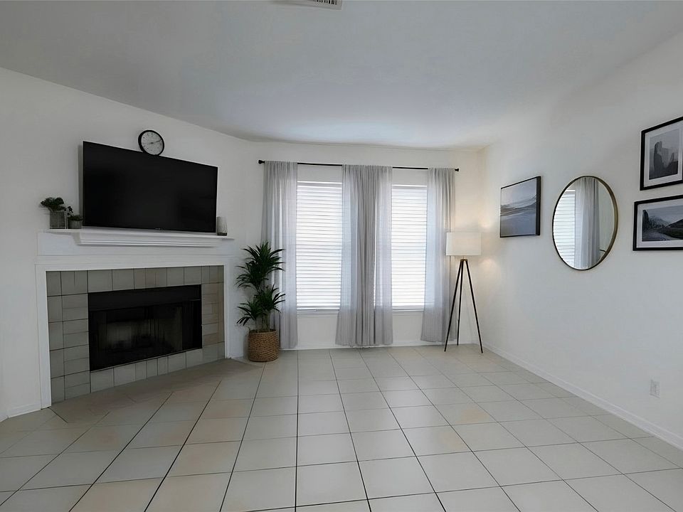 1st image of 625 Carriagehouse Ln APT 3G
