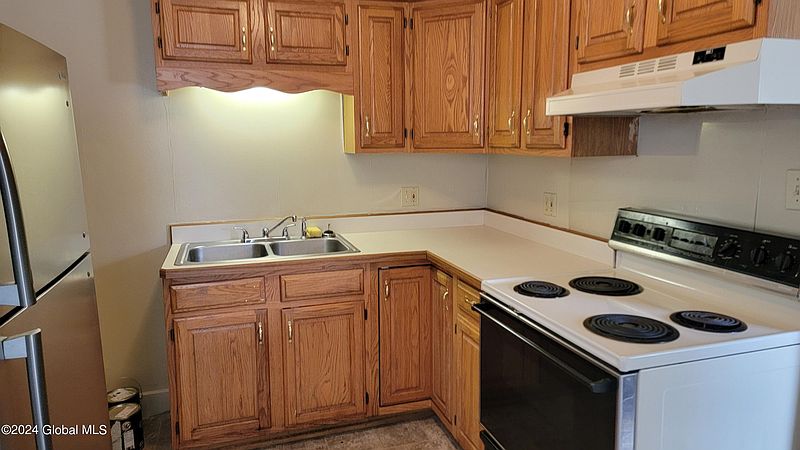 2nd image of 16 Spring Street