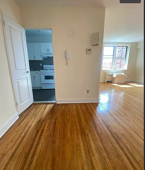 14306 Barclay Ave #5B — Photo 2