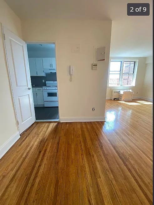 Building Photo - 14306 Barclay Ave #5B