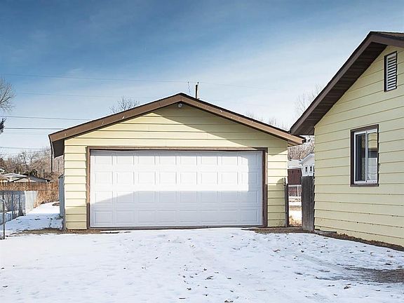 3rd image of 143 Nightingale Dr