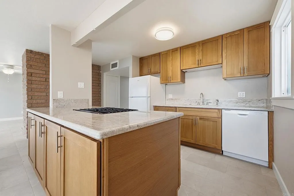 3 bed, 1169 sqft, $4,800 — Photo 2