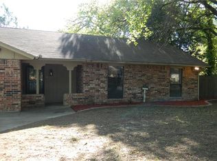 916 Elm Ct, Azle, TX 76020