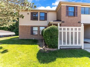 19516 Northridge Dr, Northville, MI 48167