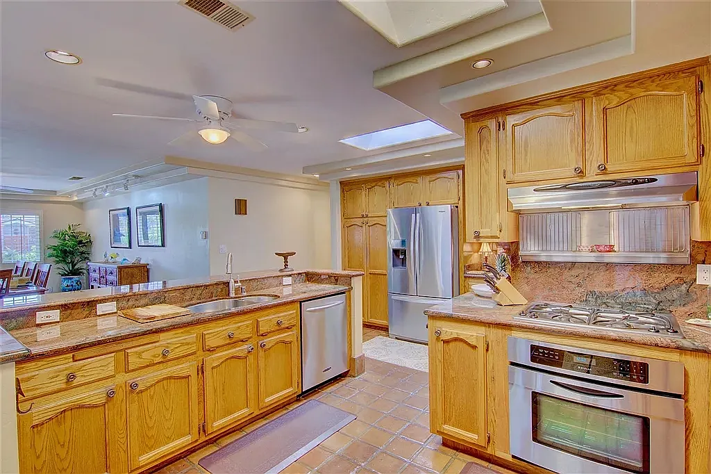 3 bed, 1828 sqft, $5,000 — Photo 4