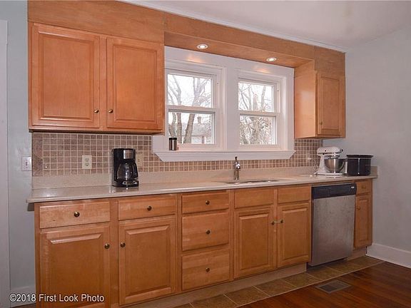 2nd image of 15 Woodland Ct #15