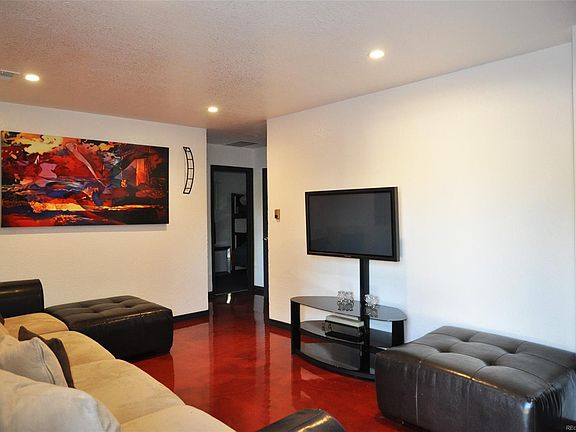 3rd image of 2725 S King St