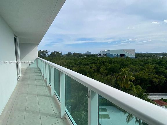 3rd image of 100 Bayview Dr APT 618