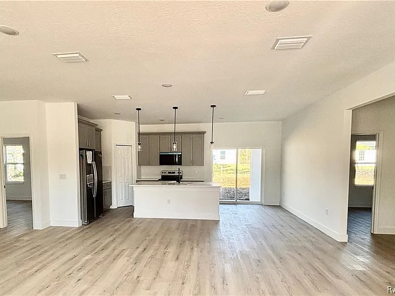 2349 W Oakland Ln — Photo 7