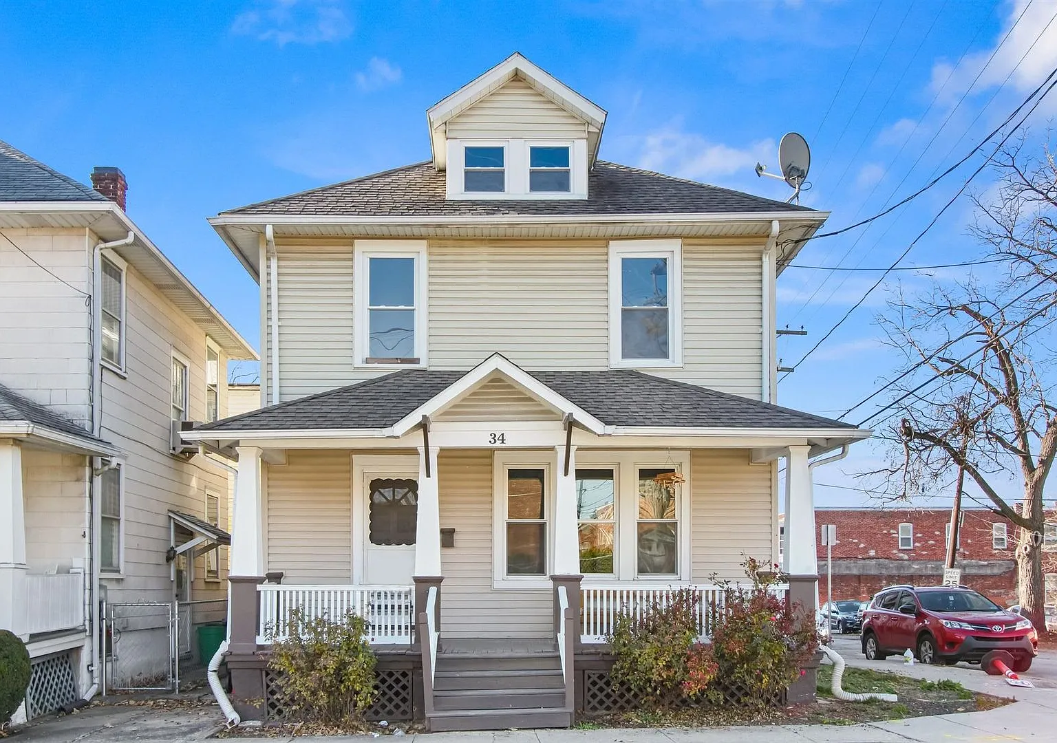 Spacious Single Family Home In York City! — Photo 2