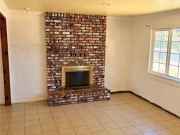 4th image of 2581 E Gerard Ave