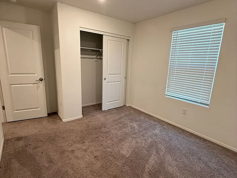 1127 E Descent St — Photo 15