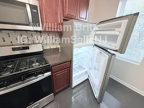 2 bed, 800 sqft, $2,395 — Photo 3