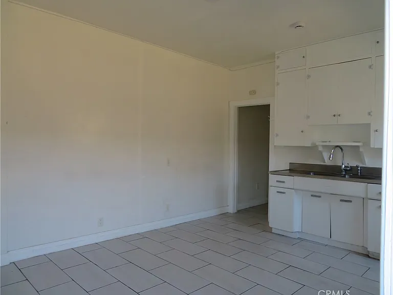 3923 1/4 S Normandie Ave — Photo 3