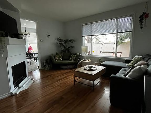 2nd image of 572 Summerholly Dr