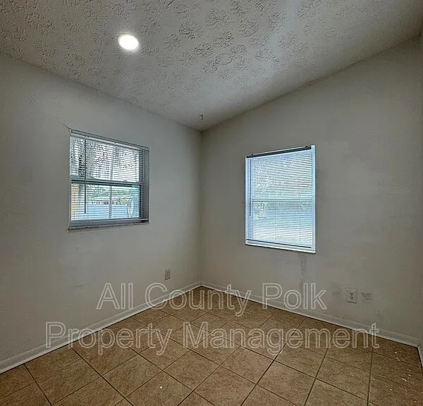 3020 Galaxy Ln — Photo 4