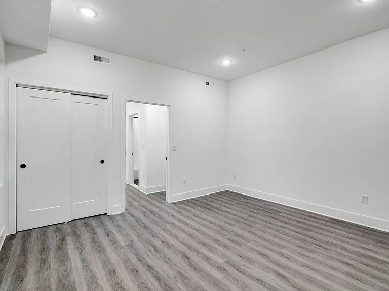 4735 Hazel Ave #2R — Photo 6