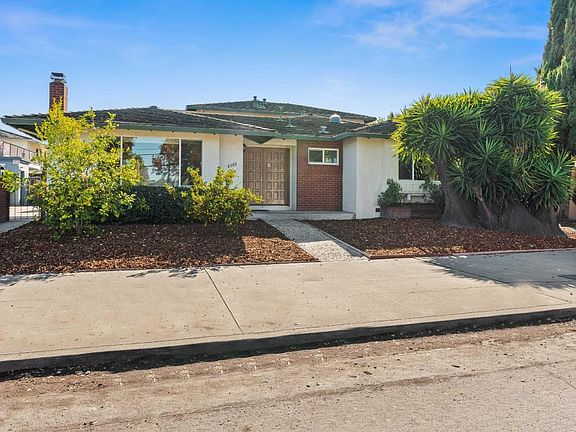 2nd image of 4380 Moorpark Ave