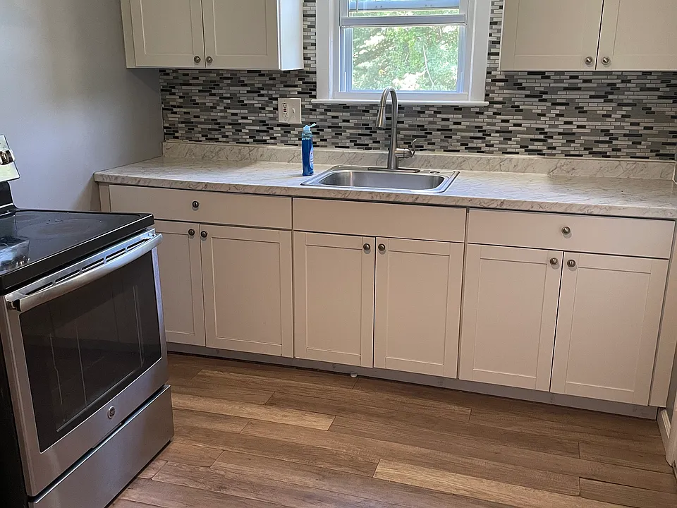 23 Kathryn Ln #1