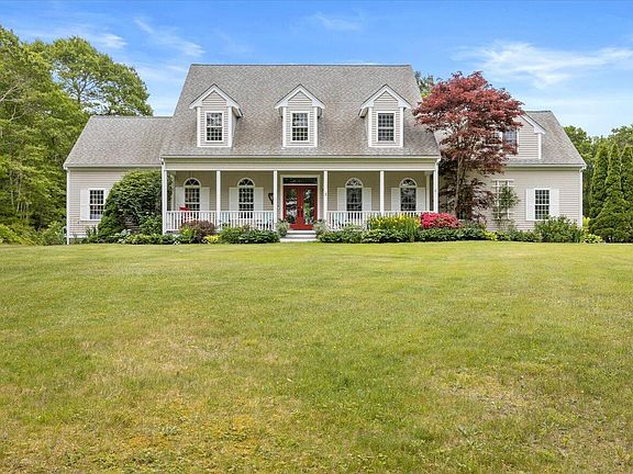 2nd image of 32 Cedar Oaks Drive