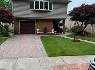 49 Park Dr N, Staten Island, NY 10314