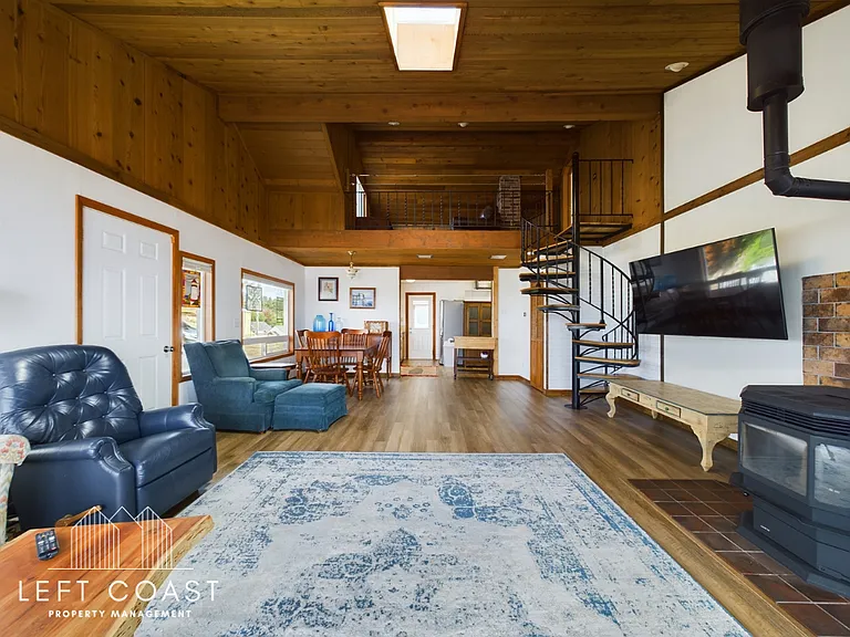 1033 NW Inlet Ave — Photo 14