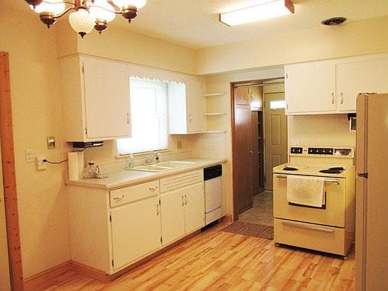 5th image of 2229 W Lombard St