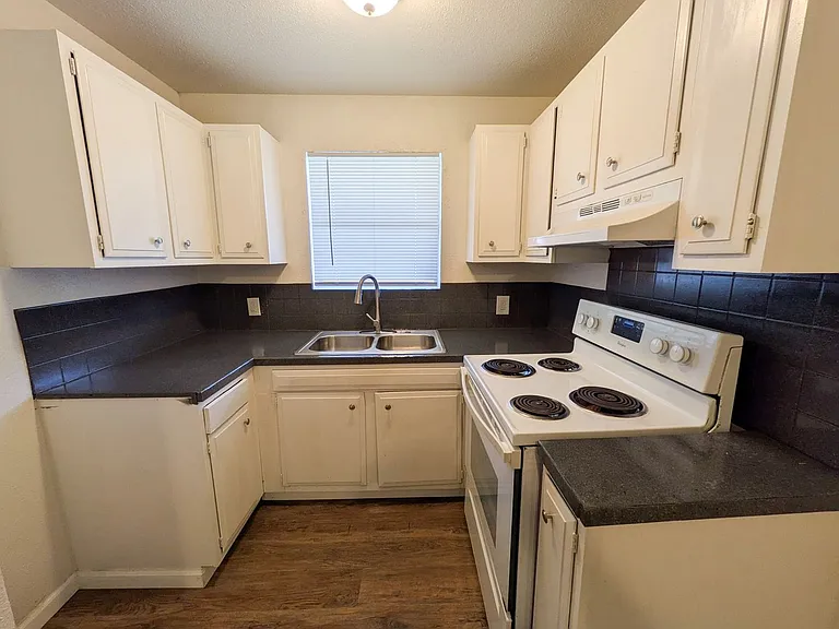 Sullivan Apartment Homes — Photo 16