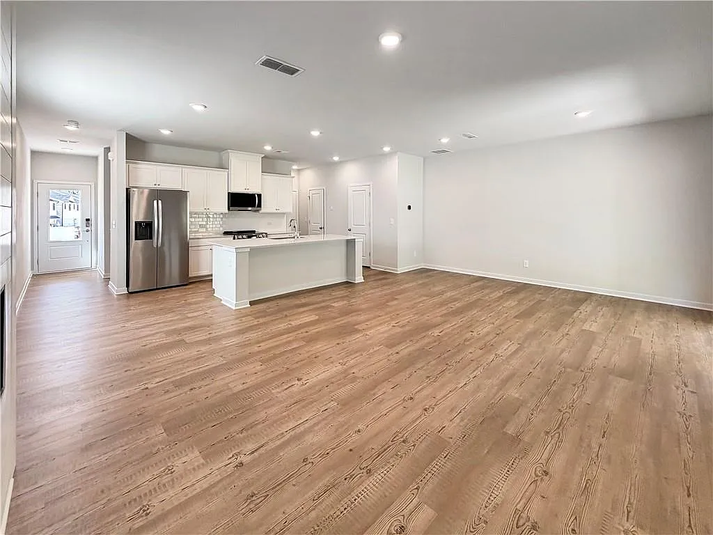 3 bed, 2.5 bath, 1850 sqft, $2,250 — Photo 4