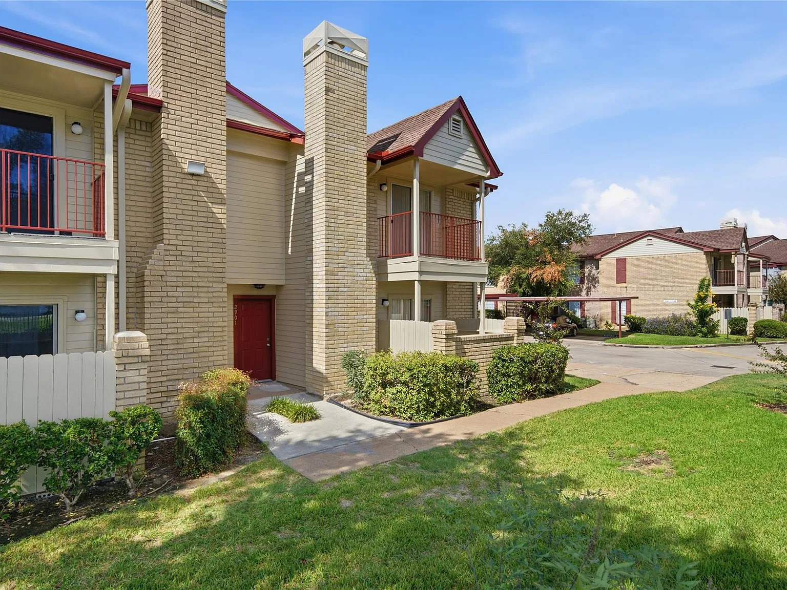 1 bed, 1.5 bath, 964 sqft, $1,300 — Photo 3