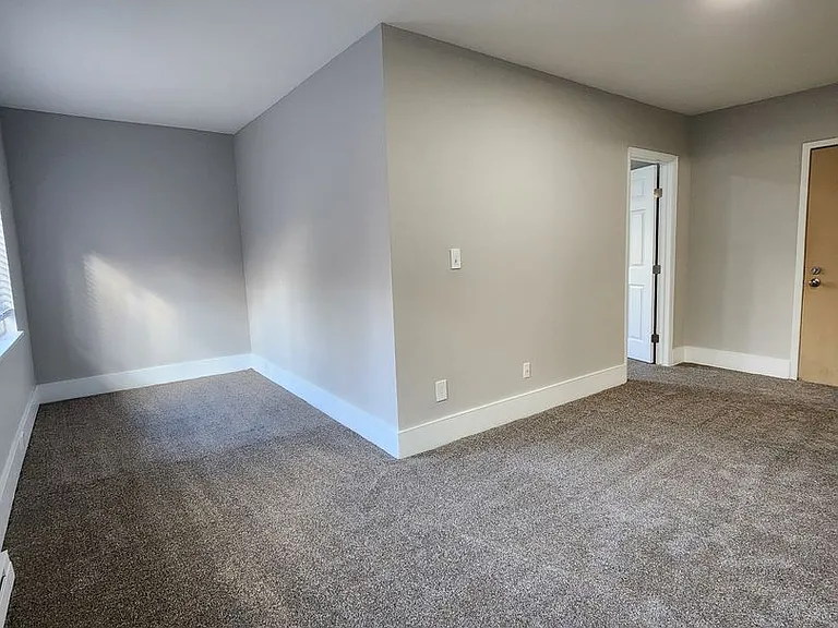 Florence Apartments — Photo 33