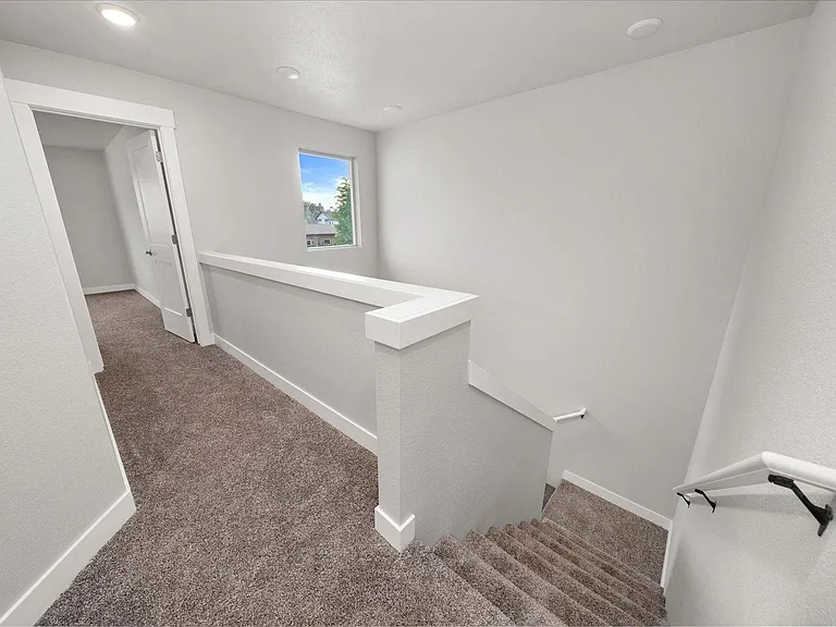 622 W 6th St — Photo 23