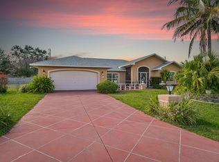318 NE 17th Pl, Cape Coral, FL 33909