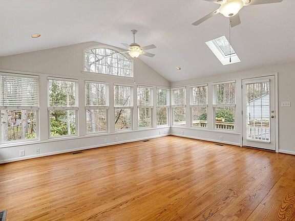 2nd image of 609 Ashe Ave