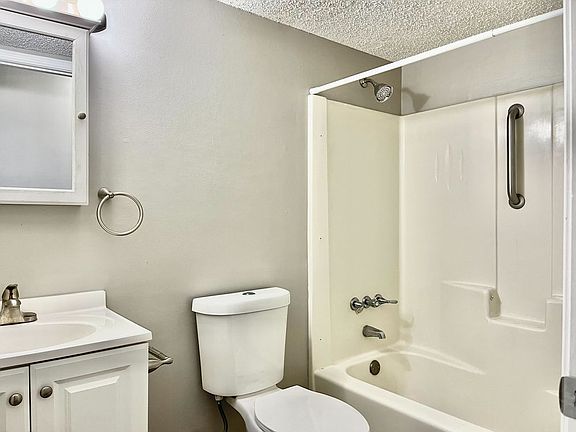 4th image of 2595 Terrace Ave #5