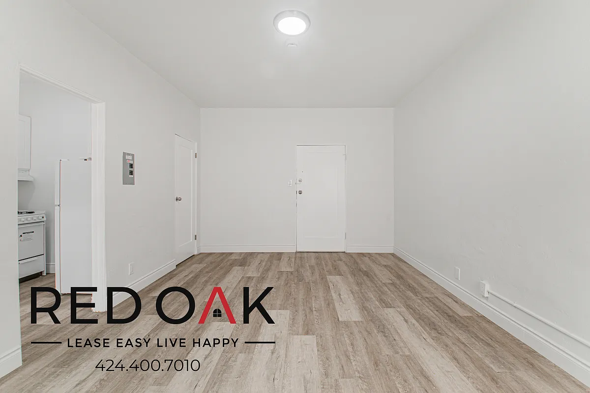 Photo 2 of 14 - 354 E Cypress Ave #9M - Burbank, CA Building Photo - 354 E Cypress Ave #9M