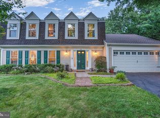 8 Moss Rd, Sterling, VA 20165