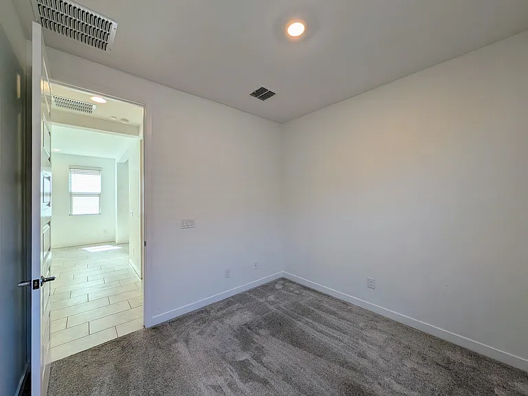 9509 W Sells Dr — Photo 27