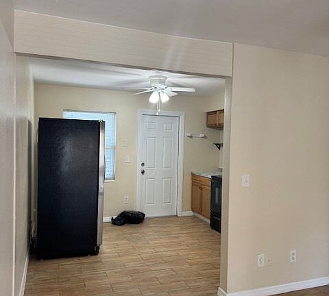 5th image of 4926 Vincennes Ct APT 2