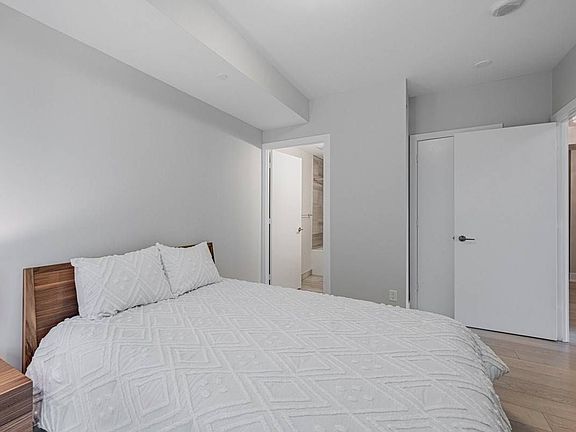 4th image of 200 Bloor St W #1001
