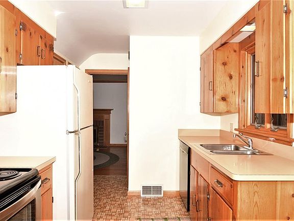 5th image of 71 Goodhue Dr