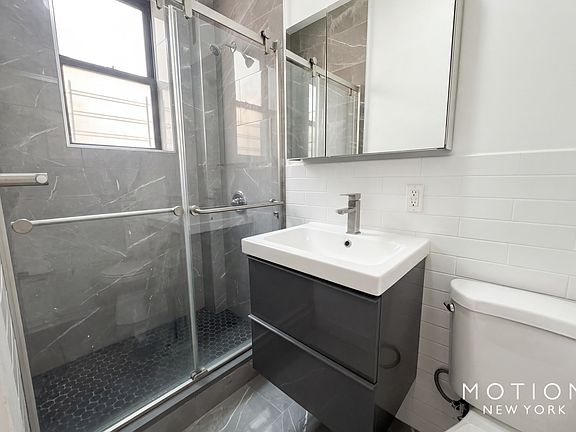 4th image of 45 Tiemann Pl APT 5R