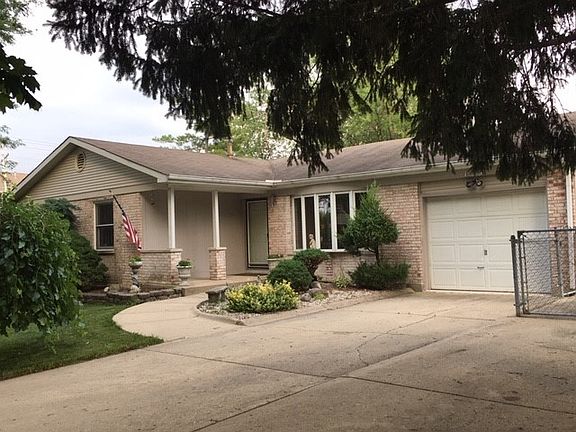 2nd image of 195 Bloomingdale Ct