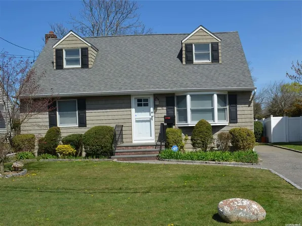 4 Searingtown Avenue, Albertson, NY 11507