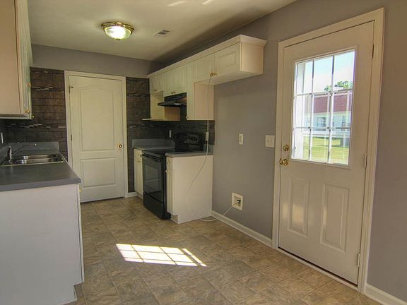 5th image of 106 W McCoury Ln