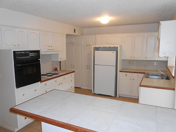 Breakfast Bar in Kitchen