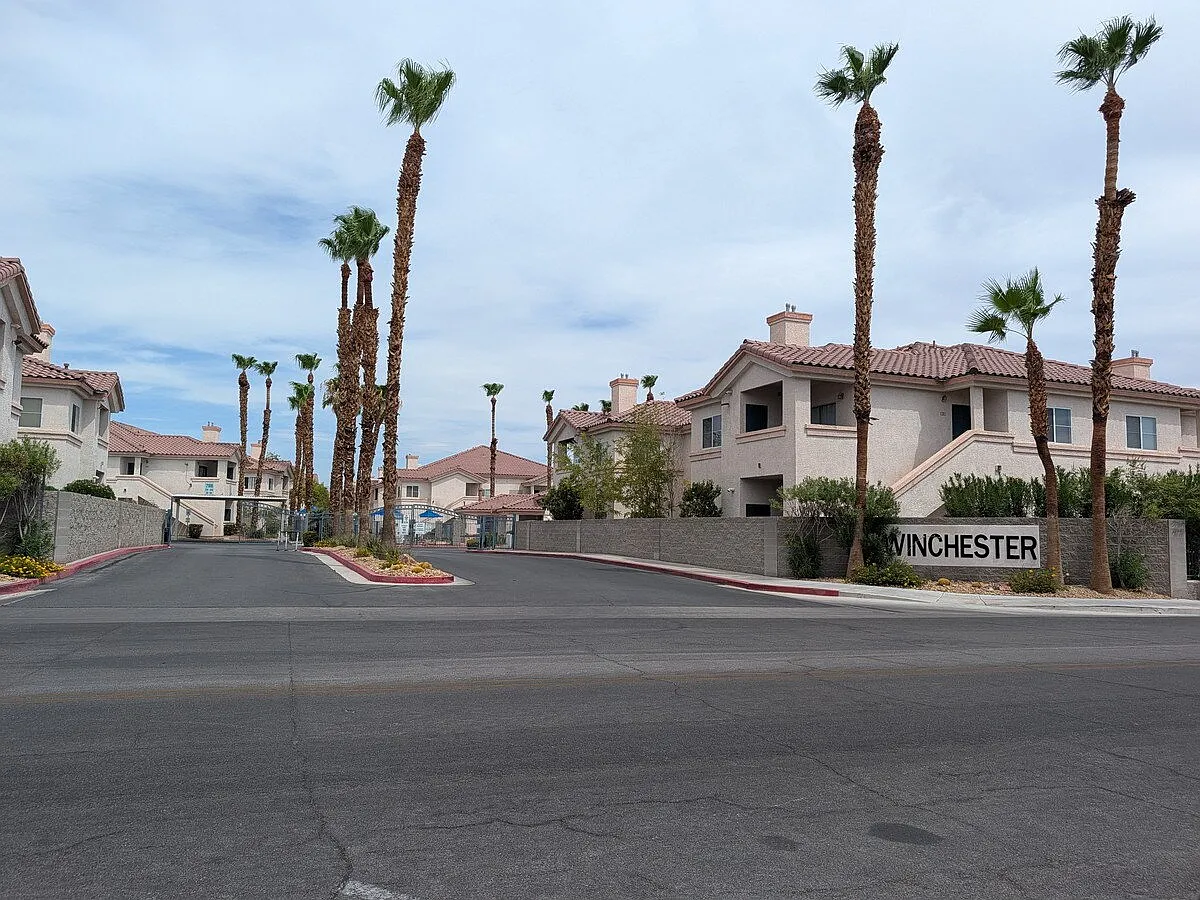 3 bed, 2.0 bath, 1110 sqft, $1,508 — Photo 2