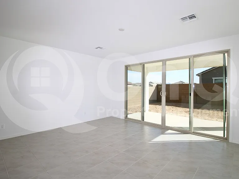 15711 W Monroe St — Photo 4